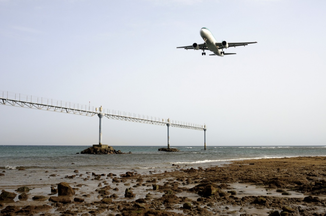 'Civil aircraft taking off at an airfield in Lanzarote' - Kanarieöarna