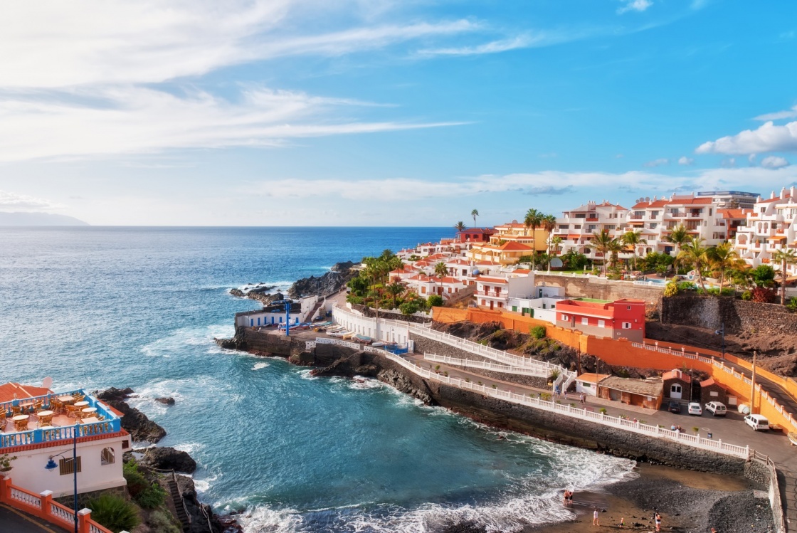 'Puerto Santiago, Tenerife, in the Spanish Canary Islands' - Kanarieöarna